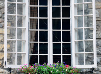 Home window street montreal canada (1)